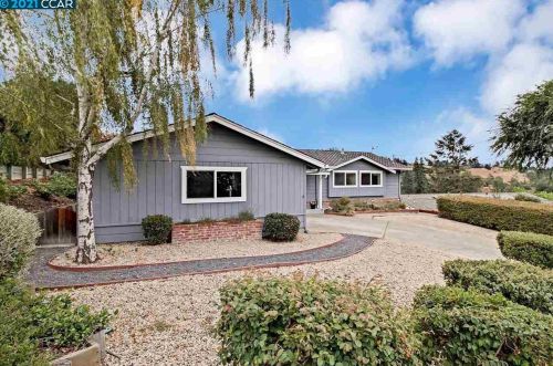 11 Totterdell Ct, Orinda, CA 94563-4214