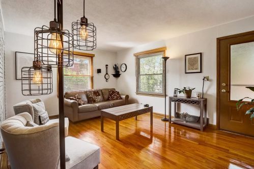 320 83rd St, Milwaukee, WI 53214-1435