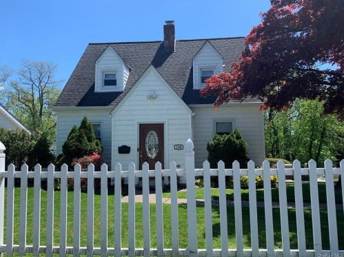 134 Woodside Ave, White Plains, NY 10604-2021
