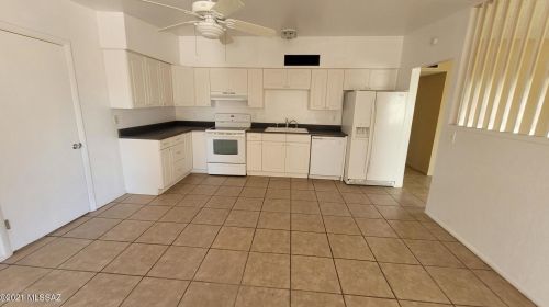 9846 33rd St, Tucson, AZ 85748-8163