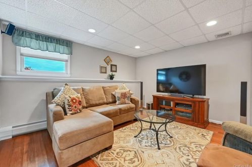 9 New Castle Dr, Washingtonville NY  10992-1735 exterior