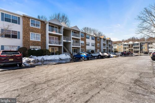 64 Holly Ct, Trenton NJ 08619-4636 exterior