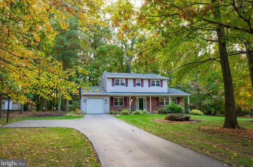 1271 Sharon Dr, Boothwyn, PA 19060-1509