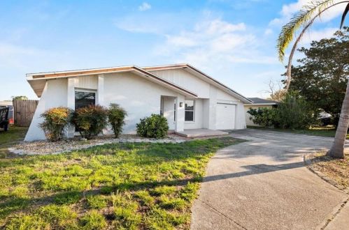 7221 King Arthur Dr, Port Richey, FL 34668-3924