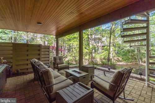 11410 Hollow Timber Ct, Herndon VA  20194-1980 exterior