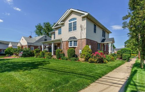 1672 New Hyde Park Rd, New Hyde Park, NY 11040-3227