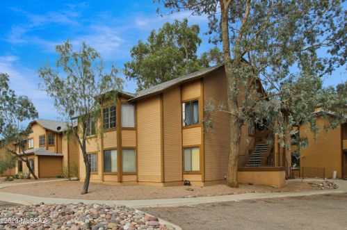5682 Wood Crest Dr, Tucson, AZ 85746-1305