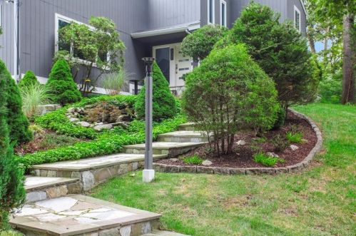 237 Guinea Rd, Stamford, CT 06903-3722