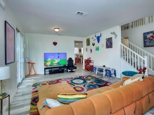 33358 Embassy Ave, Temecula CA  92592-1320 exterior
