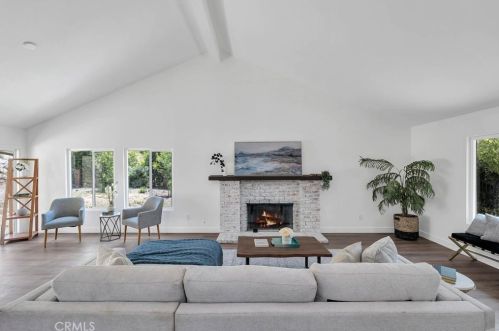 3243 Kirkham Dr, Glendale CA  91206-1131 exterior