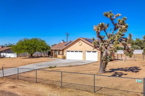 7645 Victoria Ave, Yucca Valley CA  92284-6152 exterior