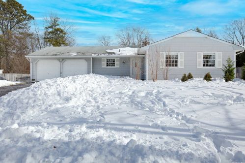 17 Green Pl, South Setauket, NY 11720-1011