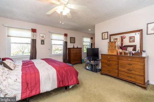 106 Claremont Dr, Lansdale PA 19446-6359 exterior