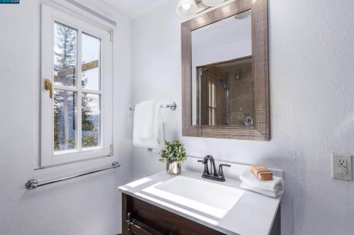 40 Las Palomas, Orinda CA  94563-1916 exterior