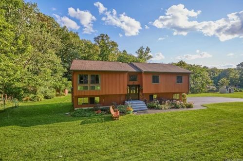29 Kennard Rd, Mahopac, NY 10541-4120
