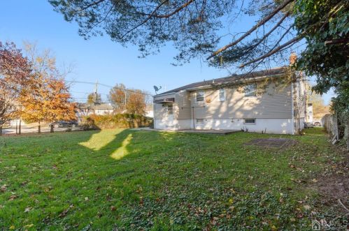 65 Borman Ave, Avenel NJ  07001-2105 exterior