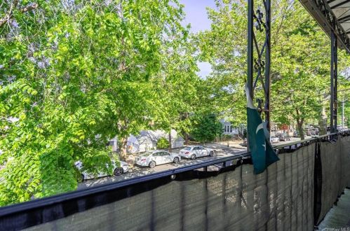 1847 Barnes Ave, Bronx NY  10462-3607 exterior