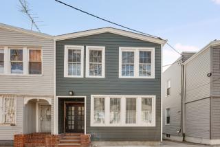 8 Cypress Ct, Brooklyn, NY 11208-1519