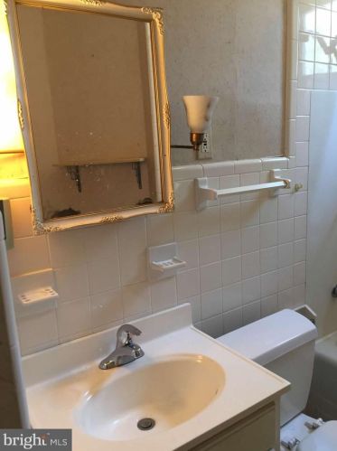 412 Maple Ave, Camden NJ  08106-2055 exterior