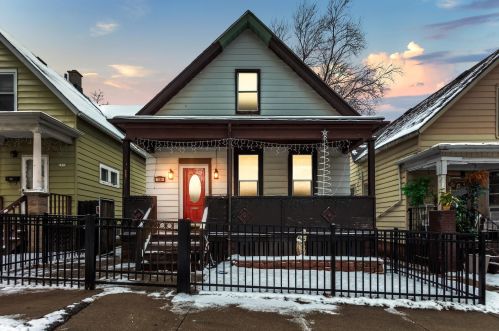 1569 25th St, Milwaukee, WI 53204-2511