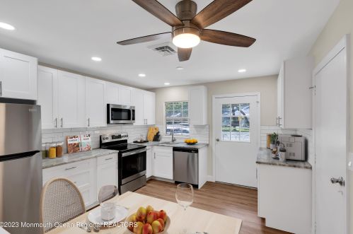 131 Farrington Ct, Lakewood, NJ 08701-7822
