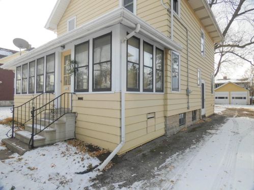 1247 Jackson St, Oshkosh, WI 54901-3751