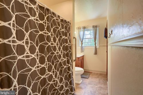 116 Linden Dr, Camp Hill PA  17011-7219 exterior