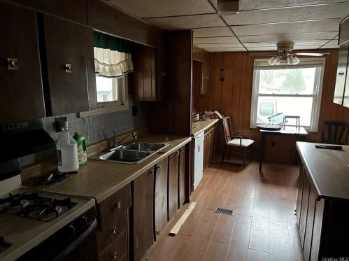 11 Maple Ln, Dover Plains, NY 12522-5102