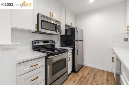 1042 Yarwood Ct, San Jose CA  95128-4727 exterior