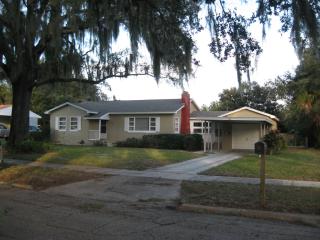 306 Bay St, Auburndale, FL 33823-3325