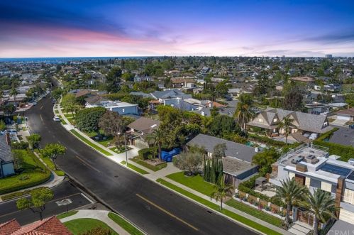 1251 Santiago Dr, Newport Beach, CA 92660-4942