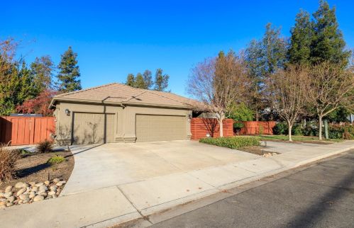 1955 Tuolumne Rd, Turlock CA  95382-8912 exterior