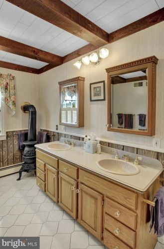 6411 Devonshire Hts Rd, Harrisburg PA 17111-4818 exterior