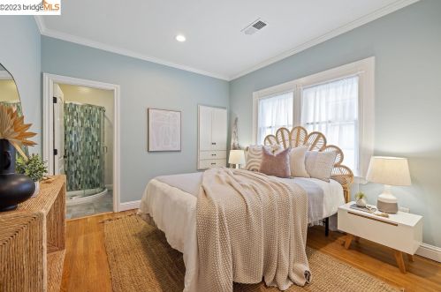 409 45th St, Oakland CA  94609-2124 exterior