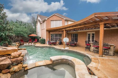 1313 Cayenne Dr, Lewisville TX  75028-3491 exterior