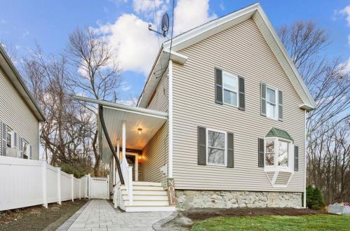 778 3rd Ave, Woonsocket, RI 02895-1721