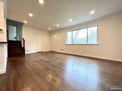 54 Asmus Rd, Closter NJ  07624-1302 exterior