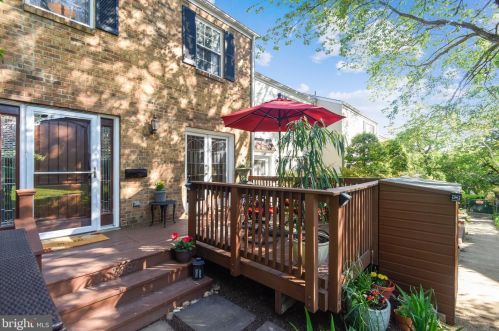 3387 Ardley Ct, Falls Church, VA 22041-2601