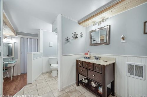 12 Reskin Dr, Wallingford CT  06492-4834 exterior