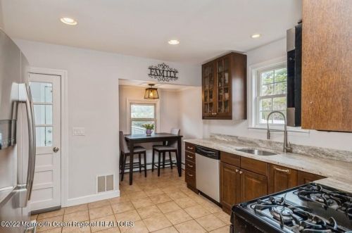 476 Jackson Ave, Bricktown NJ 08723-5162 exterior