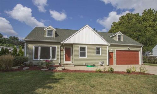 264 Derbyshire Rd, Waterloo, IA 50701-4148