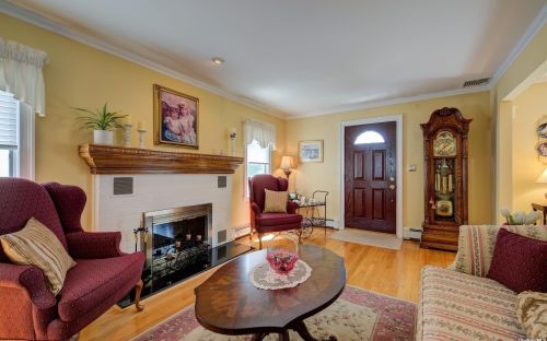 16 Johnston St, Matinecock, NY 11560-1219