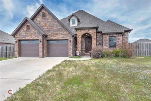 124 Devonshire Ave, Lowell, AR 72745-8896