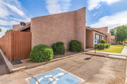 629 Mesa Dr, Mesa, AZ 85201-5111