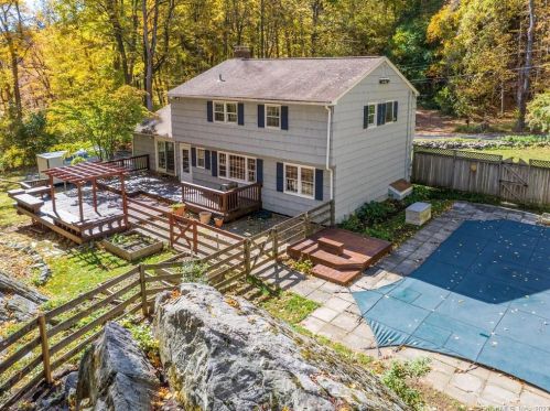 46 Pin Pack Rd, Ridgefield, CT 06877-3117