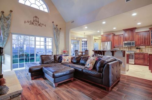 10956 Calle Oro Verde, Valley Center CA  92082-4201 exterior