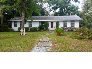 138 Spring St, Carrabelle, FL 32322-2114