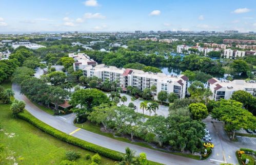 950 Lavers Cir, Delray Beach FL  33444-7835 exterior