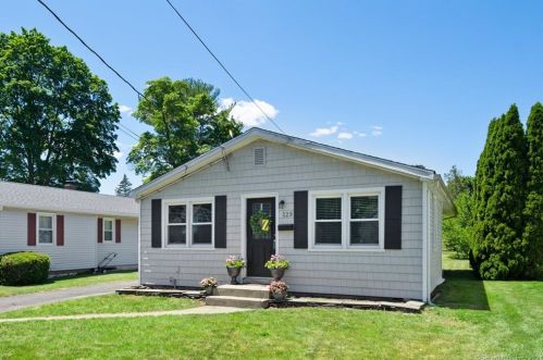 123 Arcadia Ave, Plainville, CT 06062-2460