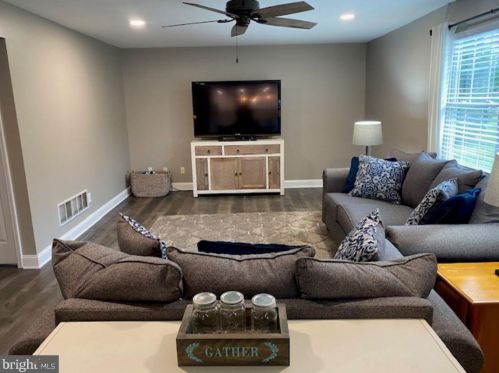 55 Kings Ct, Swedesboro NJ  08085-5033 exterior